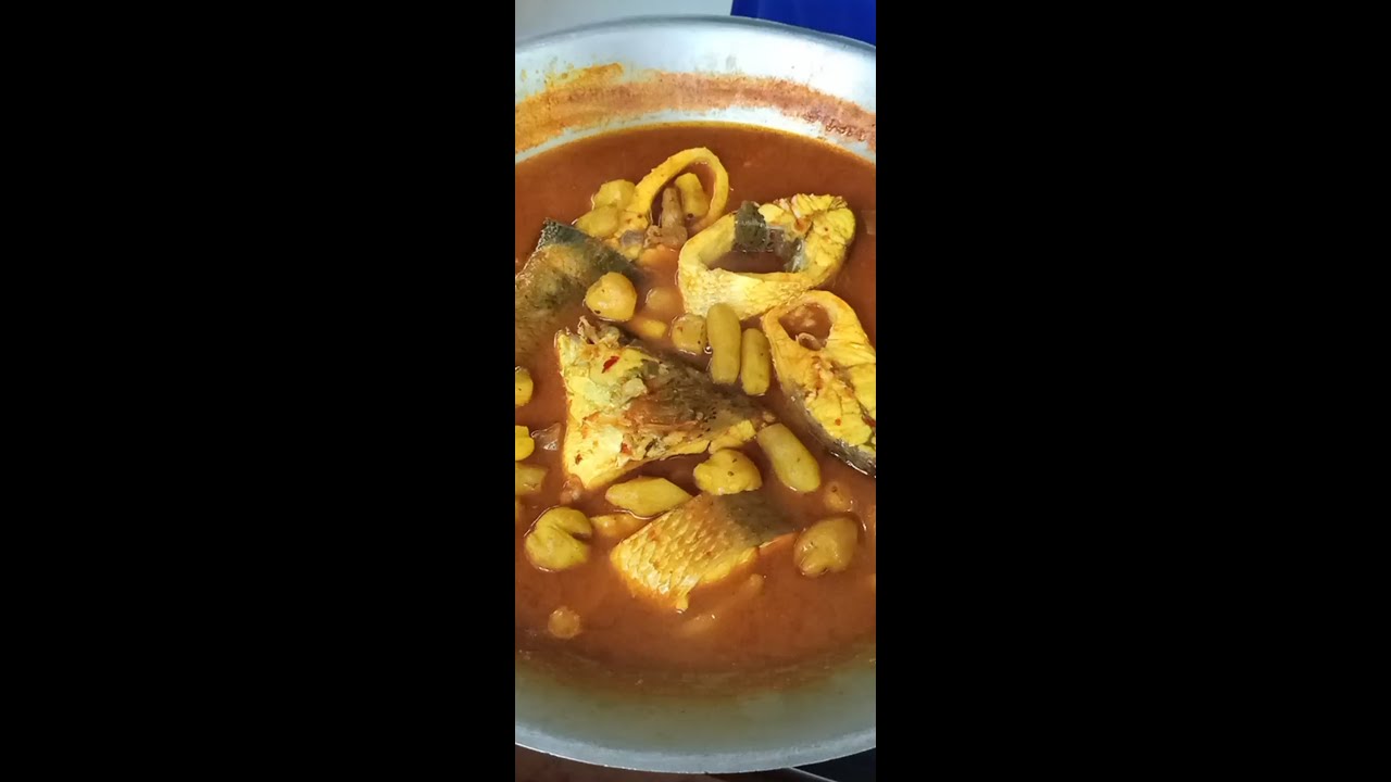Эпизод 582. Белый окунь в кислом карри с мелким картофелем. #МммВкусно