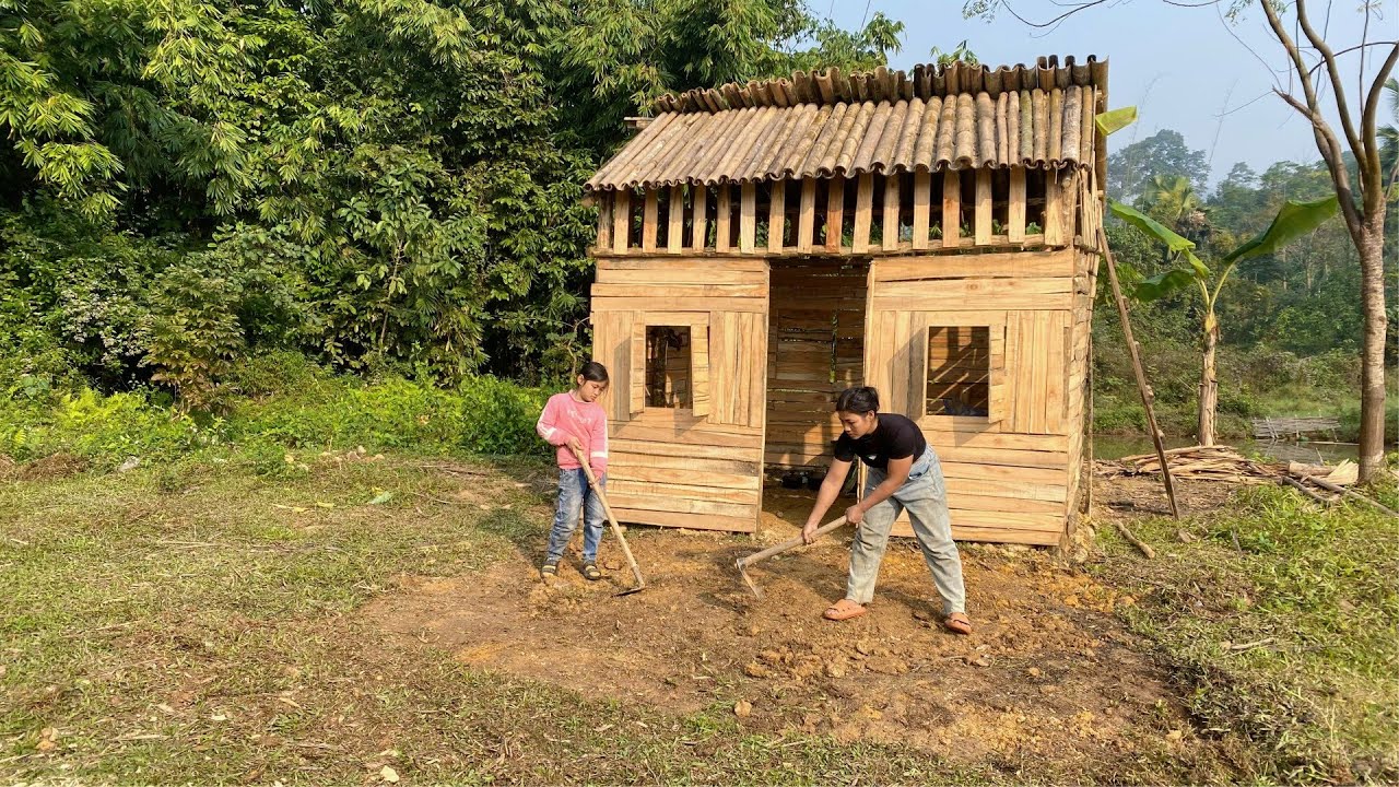 Busy Life: Single Mother Builds Wooden House Alone & Harvests Grapefruit to Sell at the Market