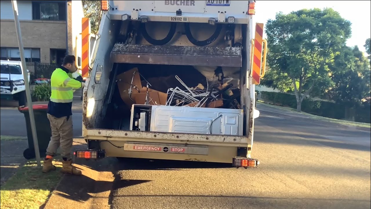 Lake Macquarie&rsquo;s Bookable Bulk Waste Service With Munch & Crunch 028102
