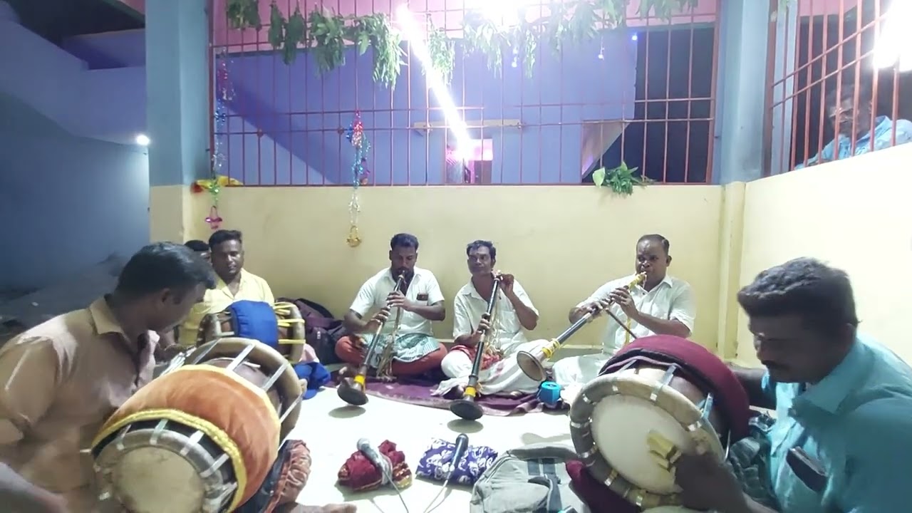 அம்மன் கோவில் கும்பம் இங்கே...ஆலகிராமம் முத்தாலம்மன் ஆலய திருவிழாவில் எனது குழுவின் இசைக்கச்சேரி.