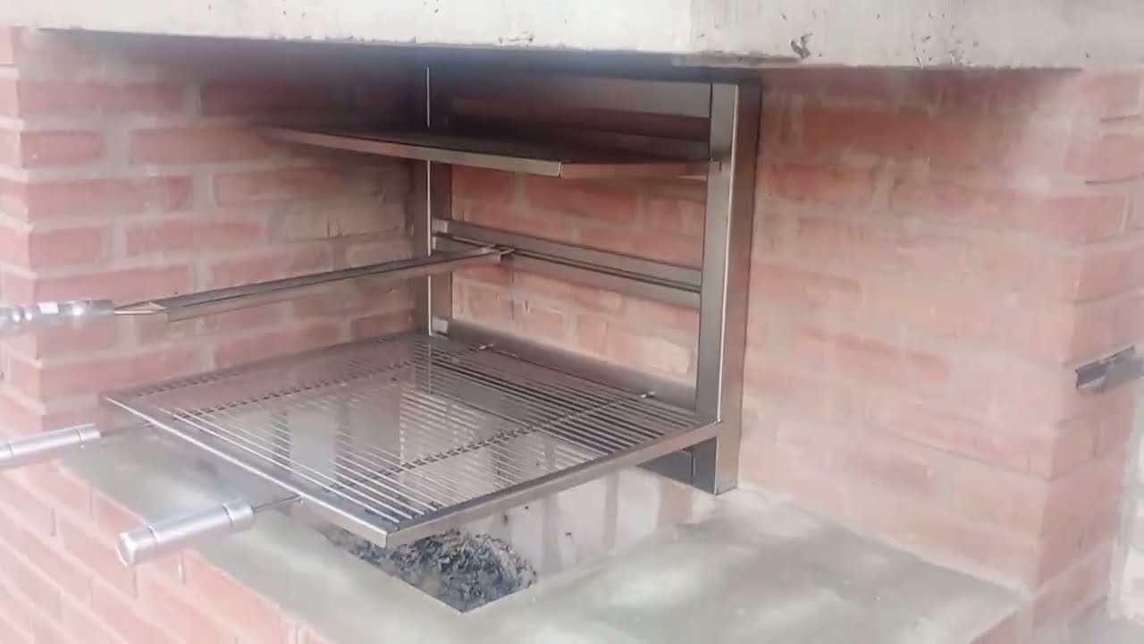Suporte de espetos para churrasqueira em balanço