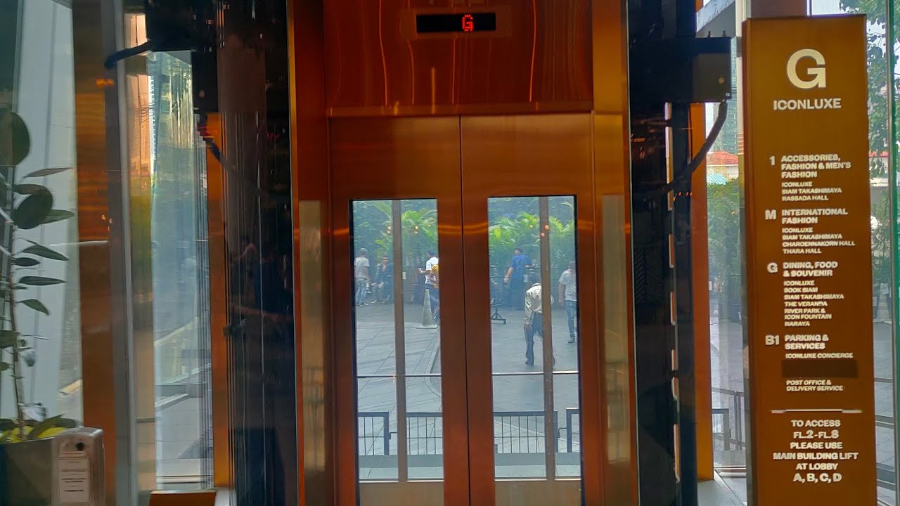 Hitachi OUG-ON1 (?) Elevator at IconSiam, Bangkok, Thailand (IconLuxe Scenic)