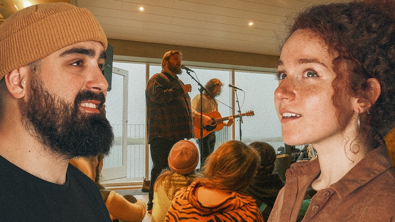 organizzano un concerto nella NOSTRA CASA IN ISLANDA 🇮🇸 - TUTTI A CASA NOSTRA 😳
