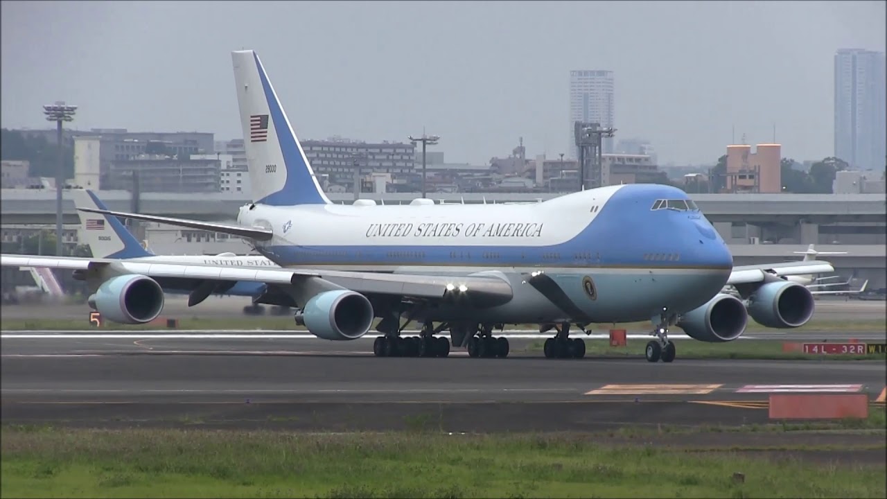 Взлет AirForce One VC-25 (92-9000) RollingTakeoff в международном аэропорту Осака