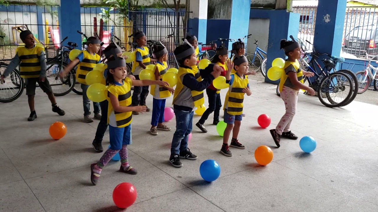 As abelhas.