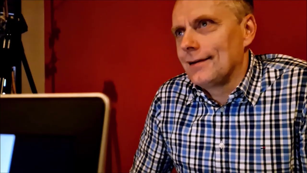 Wykład: Zarabianie, a pasja? Prelekcja: Przemek z kanału -  Mały Kolejarz (Mały Kolejarz).  1 część.