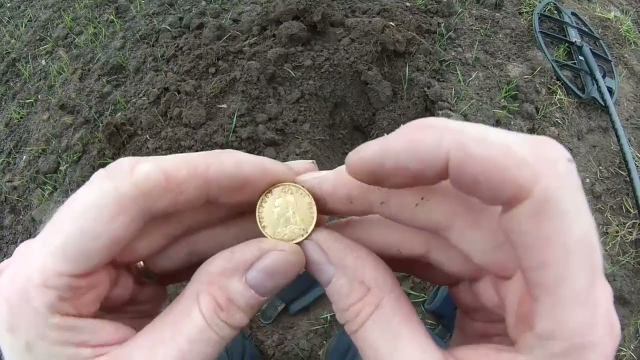 Gold Half Sovereign On My 2nd Day Back. Metal Detecting Finds Uk ( 73)