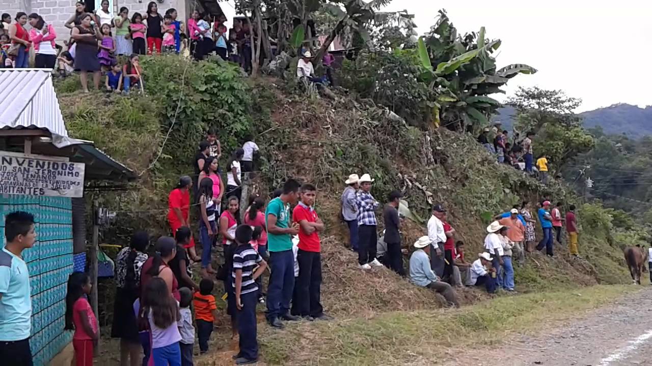 Carrera de caballos en barrio san Jeronimo san ten