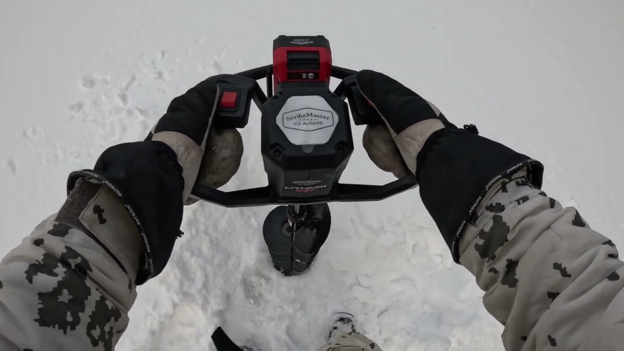Strikemaster 24V Lite-Flite 200mm Combo akkujääkaira tositestissä. Ice Auger tested on thick ice.
