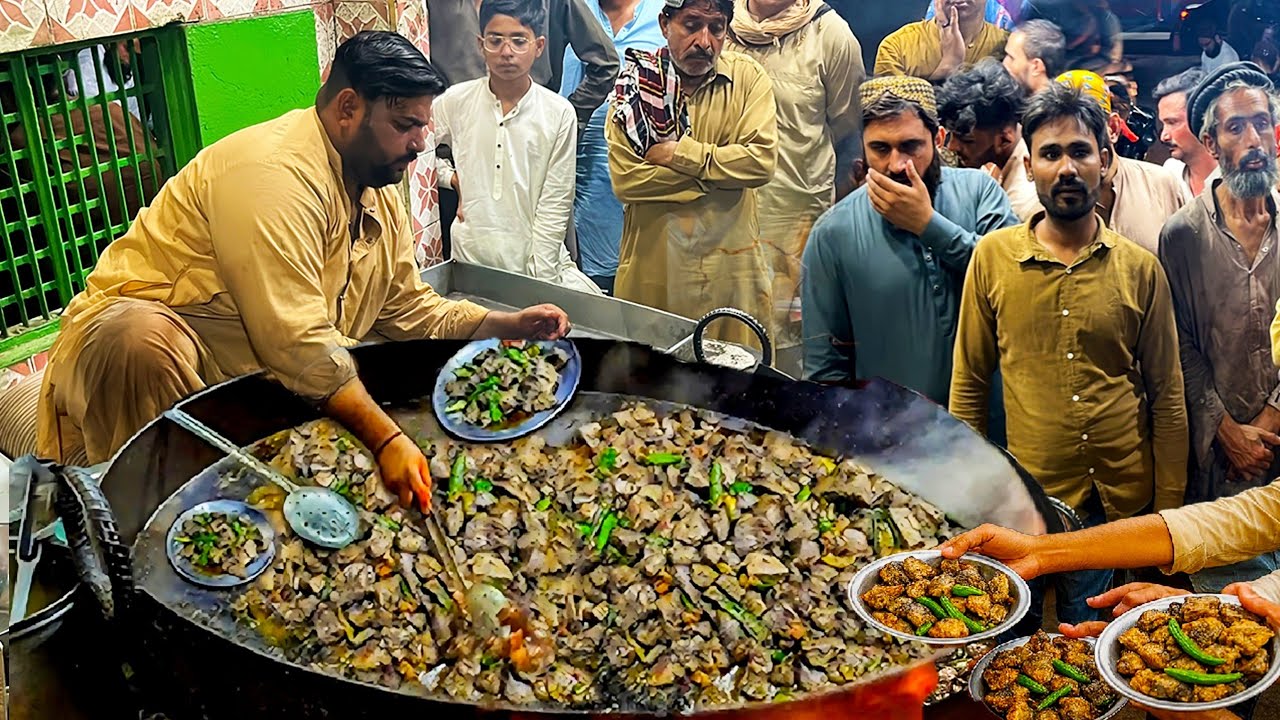 people are crazy  8:00 pm for tawa kaleji spicy maker in karachi - super skills |food collection