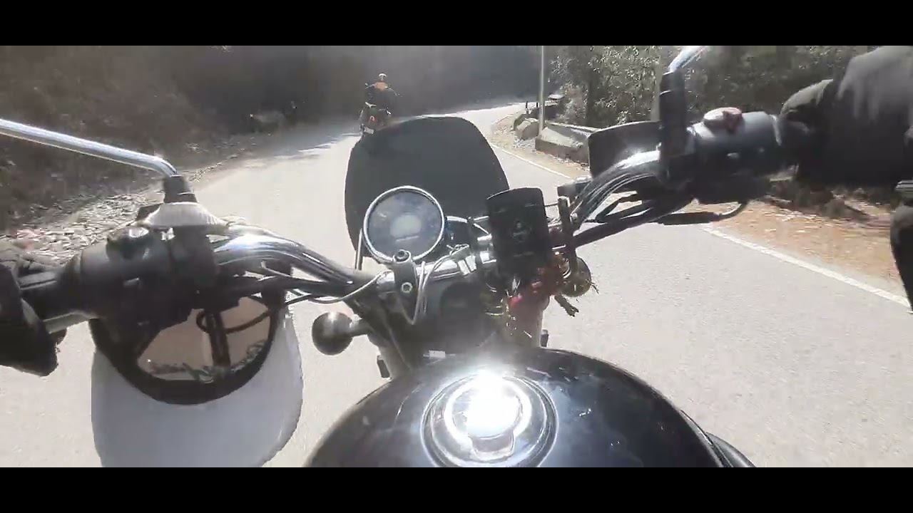 Hill station  chakrata.......ek chora  8 minutes  ka clip chakrata se delhi tak ka..