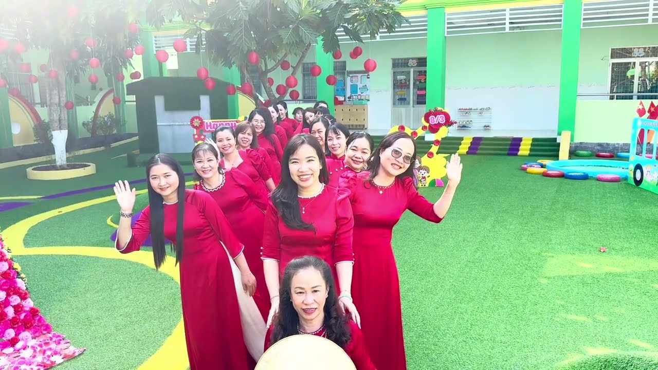 Hưởng ứng tuần lễ áo dài chào mừng QTPN 8-3