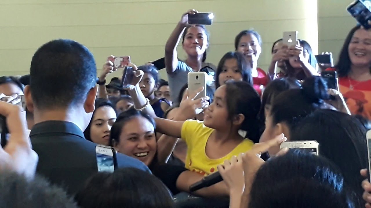 ABS-CBN STAR MAJA SALVADOR AT SM CITY BALIWAG/TOLOVESOMEBUDDY