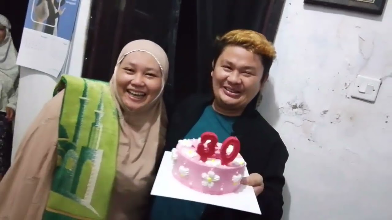 Selamat ulang tahun istriku sehat selalu panjang umur sakinah mawaah warohkmah bersamaku bahagia😘😘