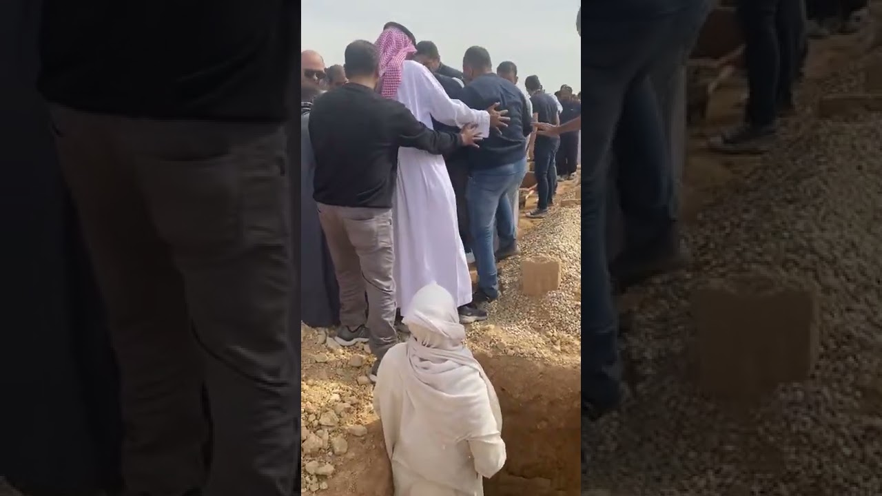 تصوير واضح جدا لي دفن رجل مصري في مقبرة شمال  الرياض المقطع للعضه والعبرة اللهم ارزقنا حسن الخاتمة .