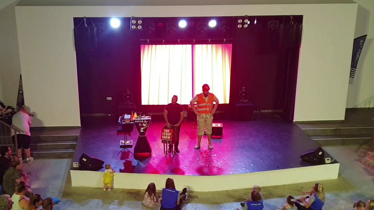 Rocco magic show