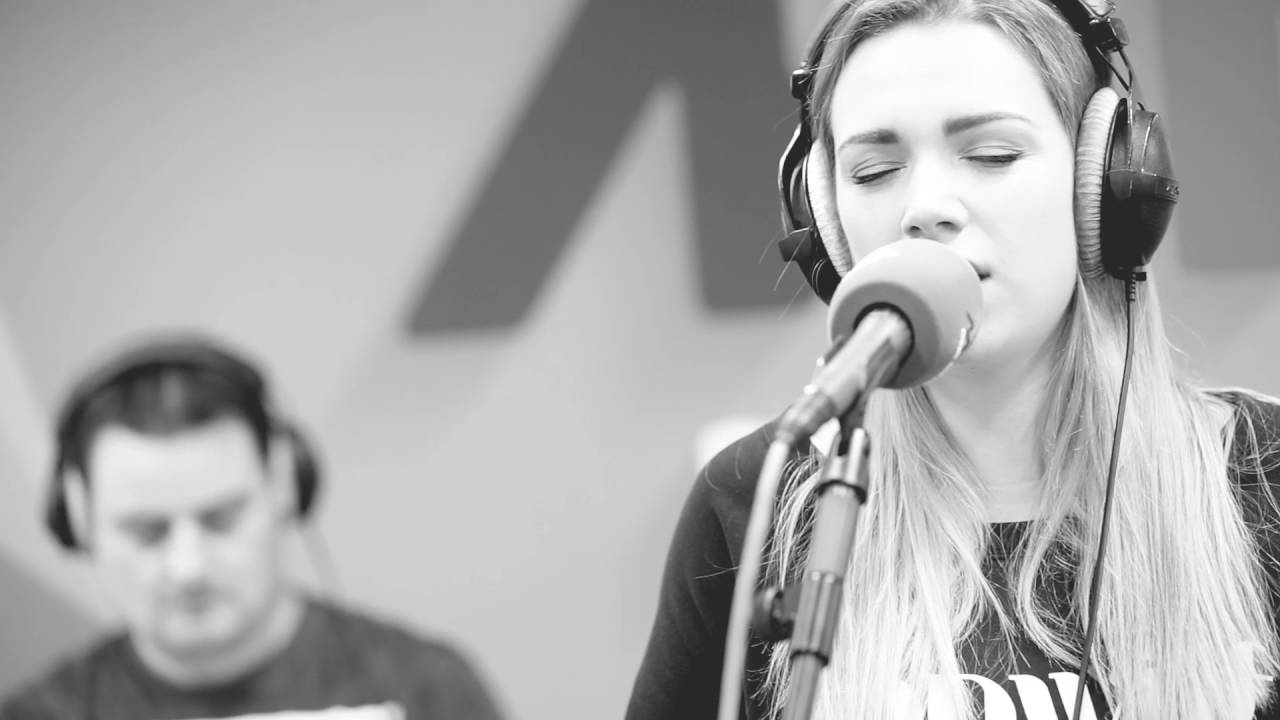 MNM: Lisa Van Rossem - Stitches (Shawn Mendes)