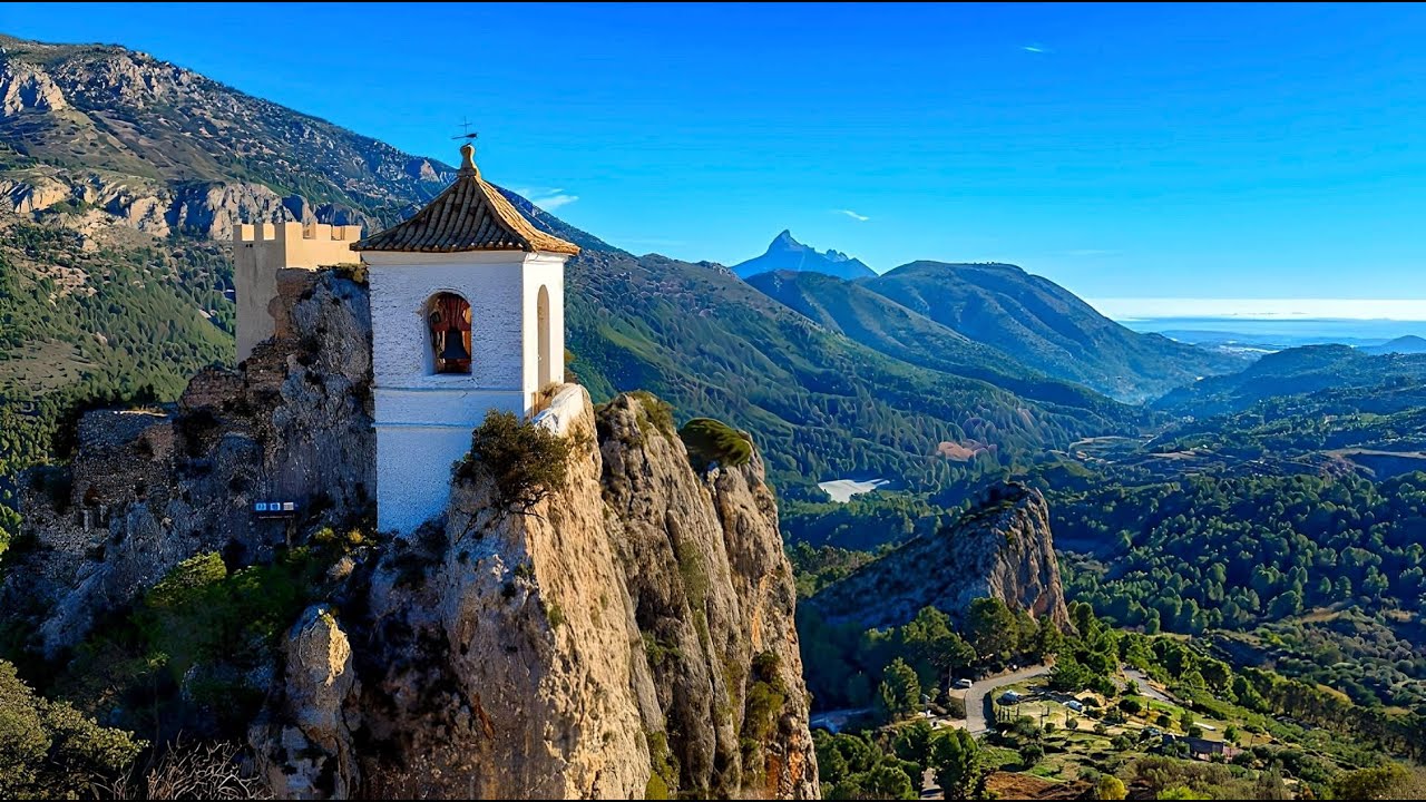 Guadalest (El Castell de Guadalest) (Valenciana, Alicante) 300 hab. Excelente ***
