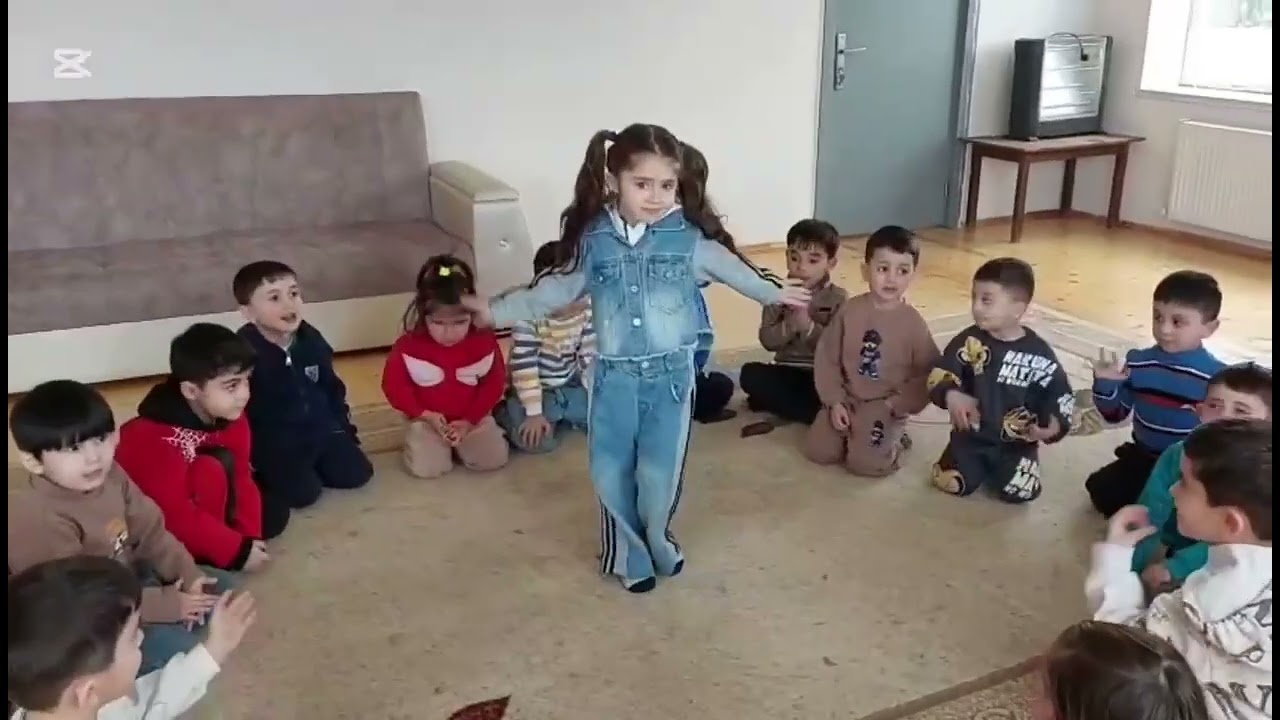 Ucar 4 saylı körpələr evi-uşaq bağçası.Milli uşaq oyunlarımız.