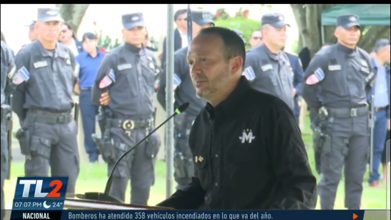 Ministro de Seguridad asiste a sepelio de Comisionado Douglas Omar Garc&iacute;a Funes.TL2