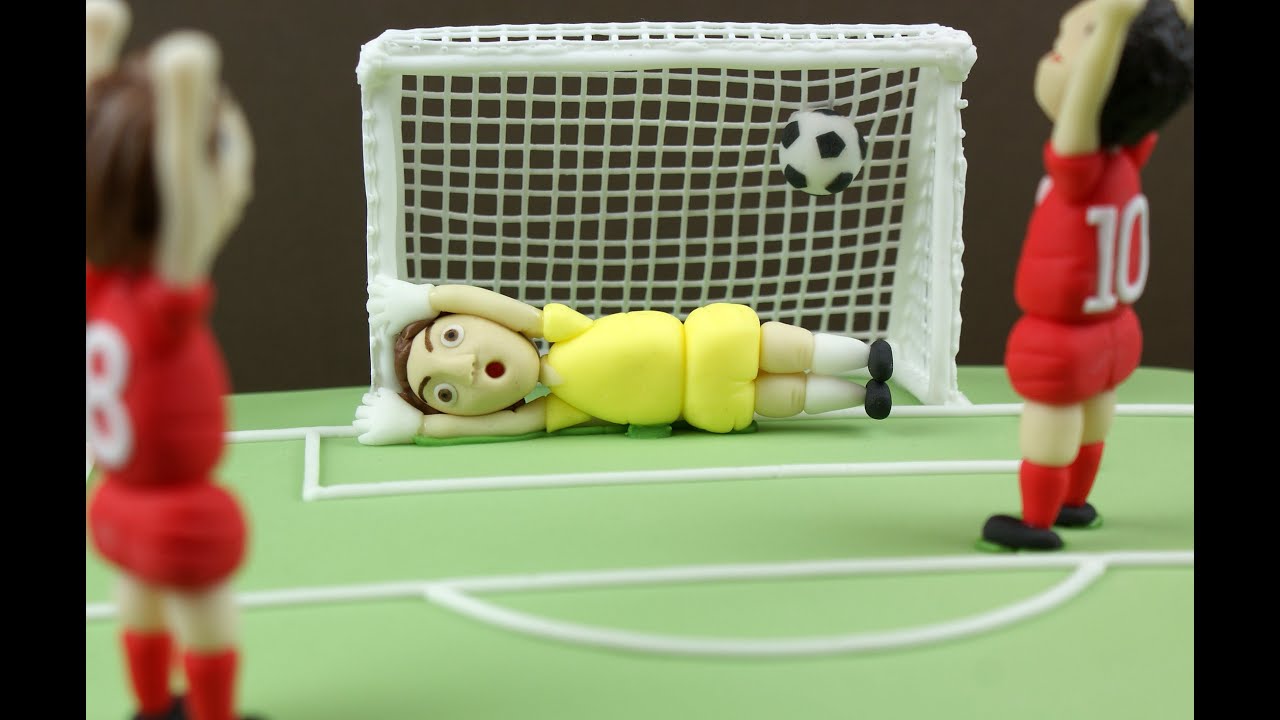 Making sugar football/soccer goal