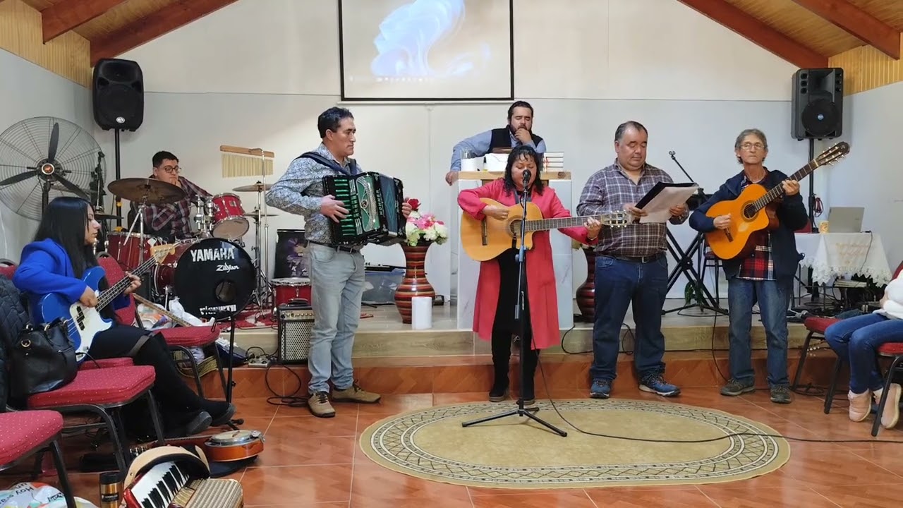 Nomás un camino hay