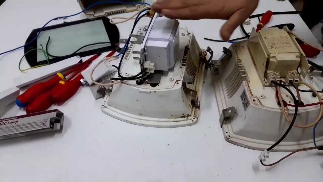 أسهل طريقة تركيب كشاف ميتالايت او البروجيكتور 150 وات . Projecteur halogène 150w