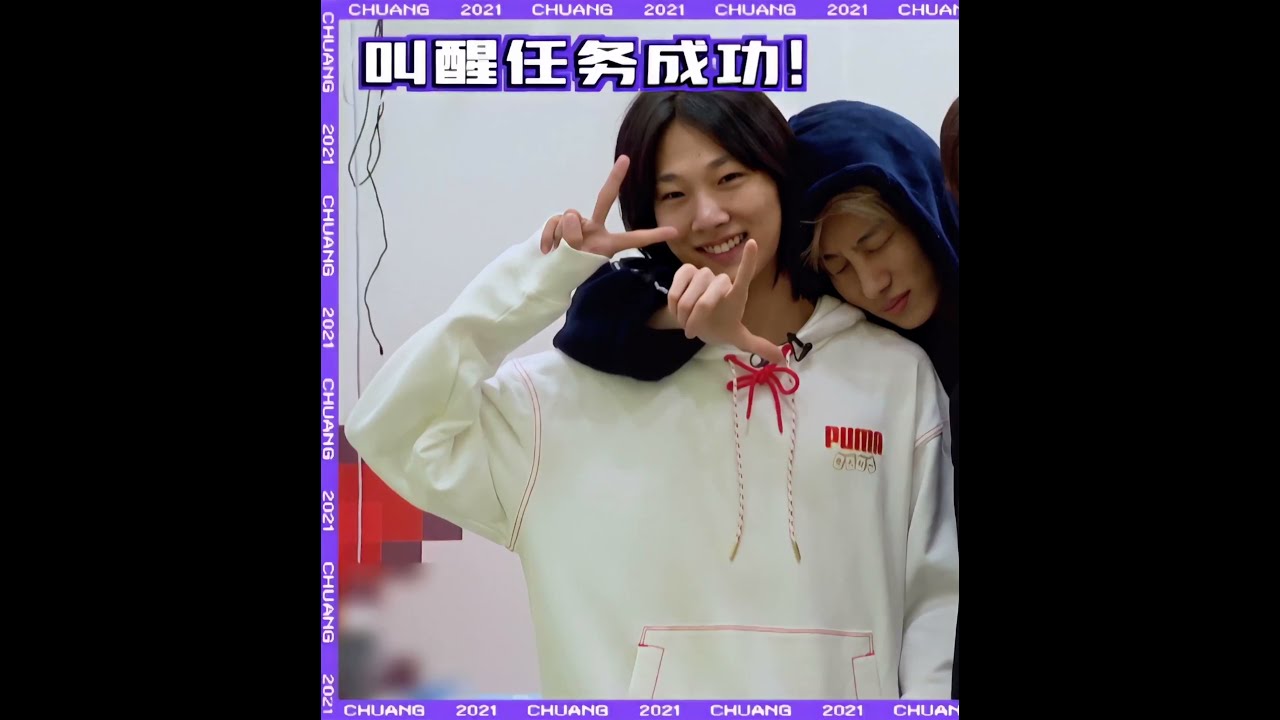 bare-faced hu yetao and clingy sleepy-head oscar taking picture first thing in the morning