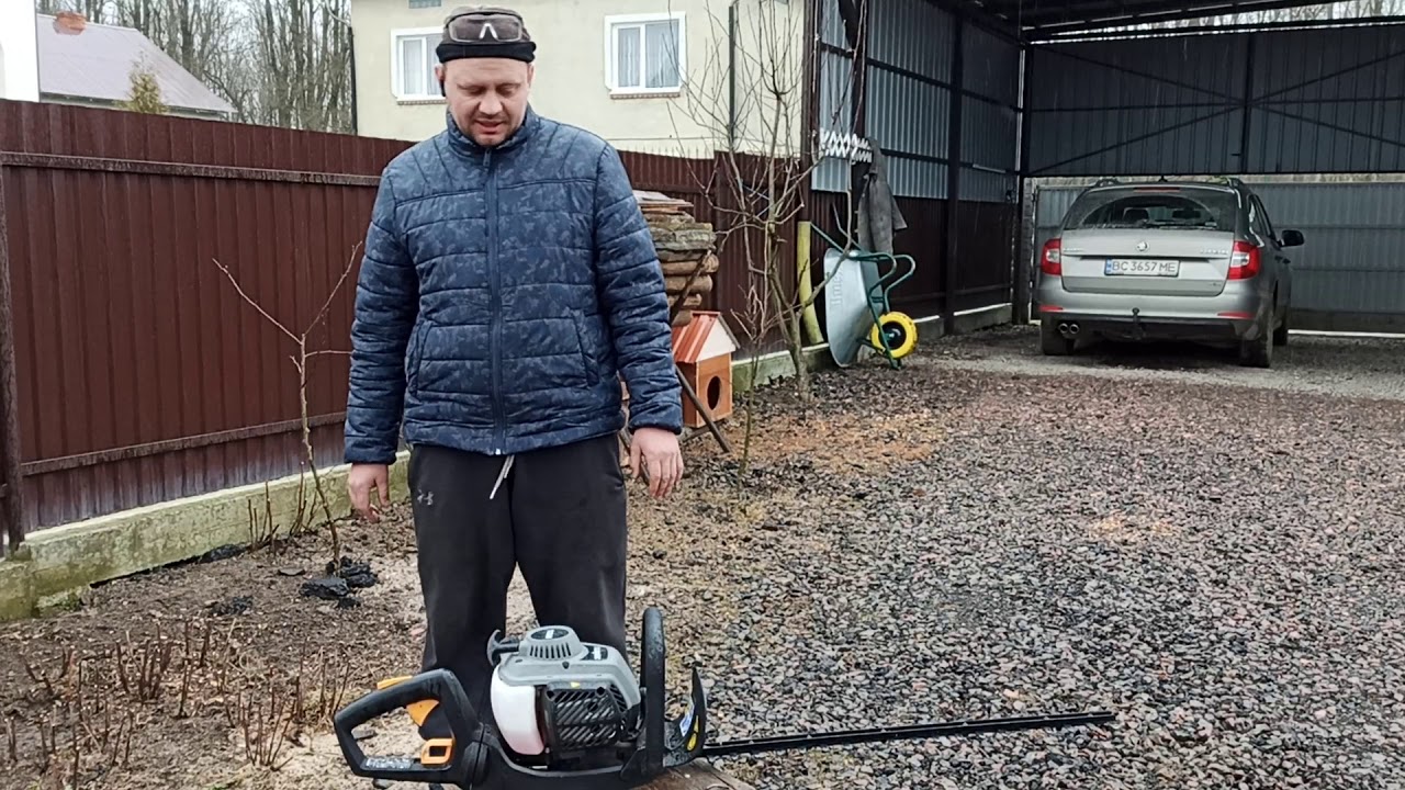 TITAN TTL 688 HDC 61CM 26CC PETROL HEDGE TRIMMER (