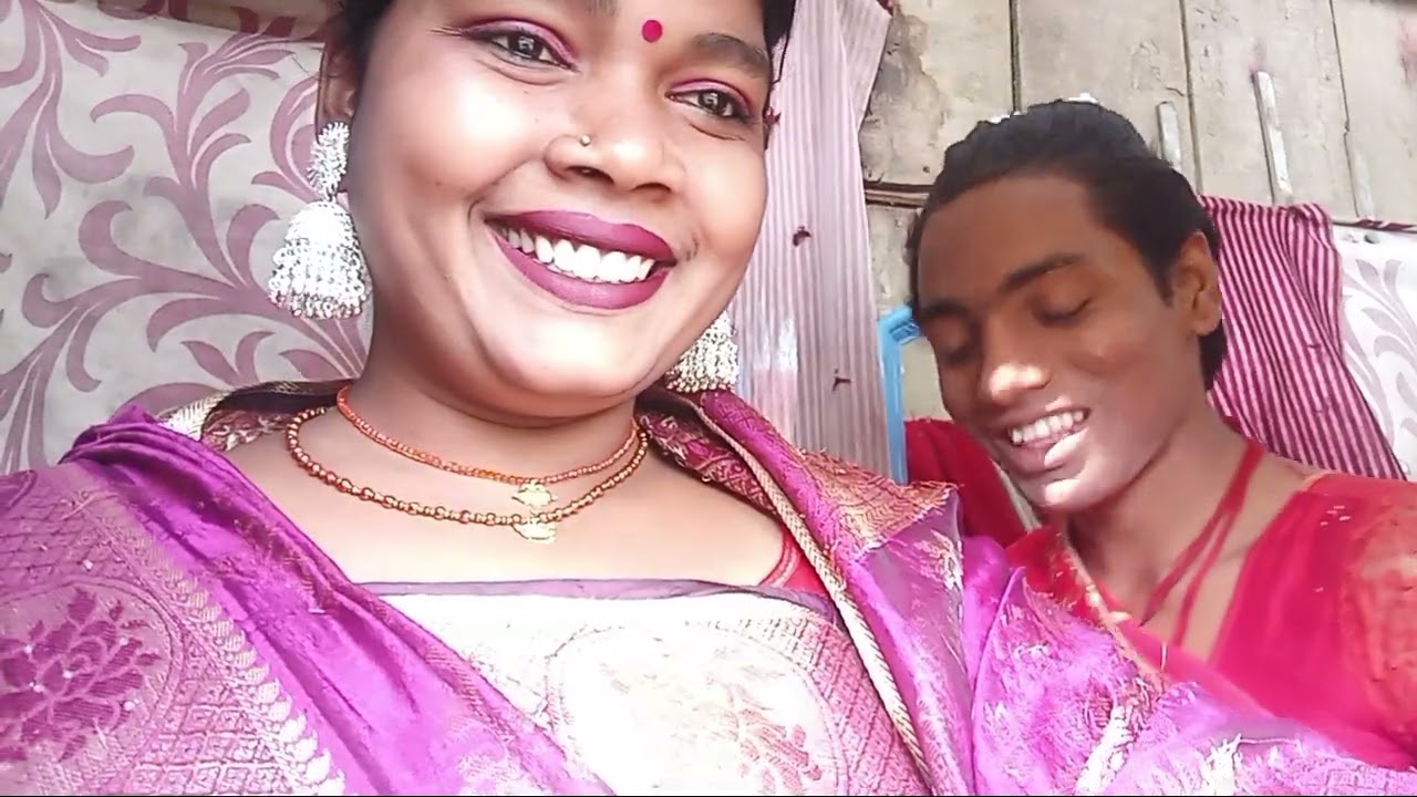 Jhalki rani ka vlogs me aap sab ka swagat hai namaste so please sport and subscribe my channel 