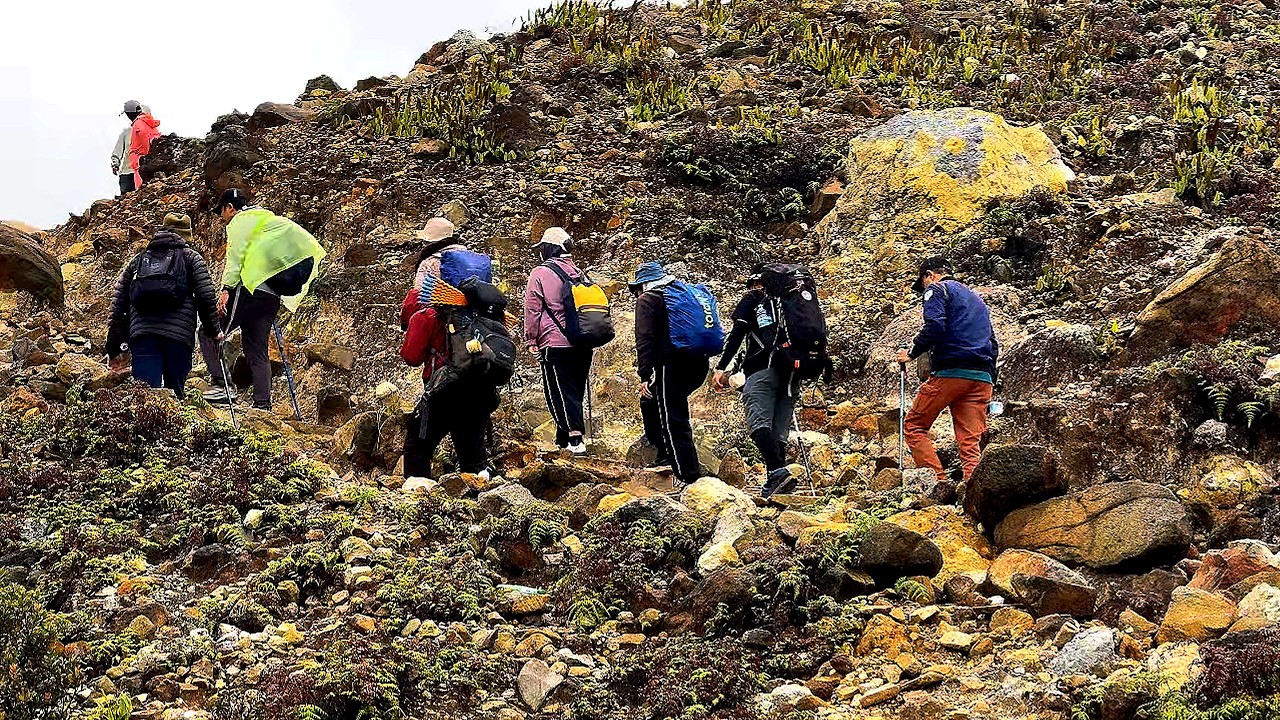 HIKING DAN CAMPING DI PONDOK SALADAH GUNUNG PAPANDAYAN BARENG 