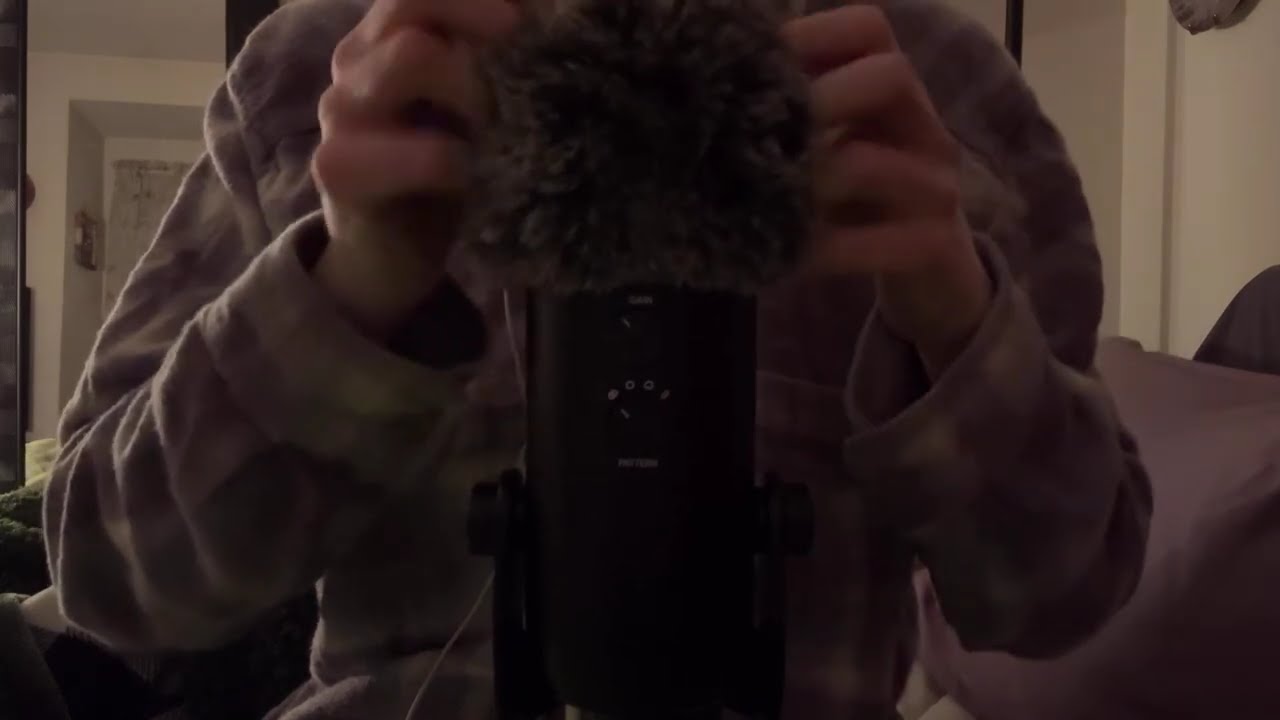 Need to relax? Have a headache? Here’s some mic triggers ASMR (foam & fluffy cover scratching)