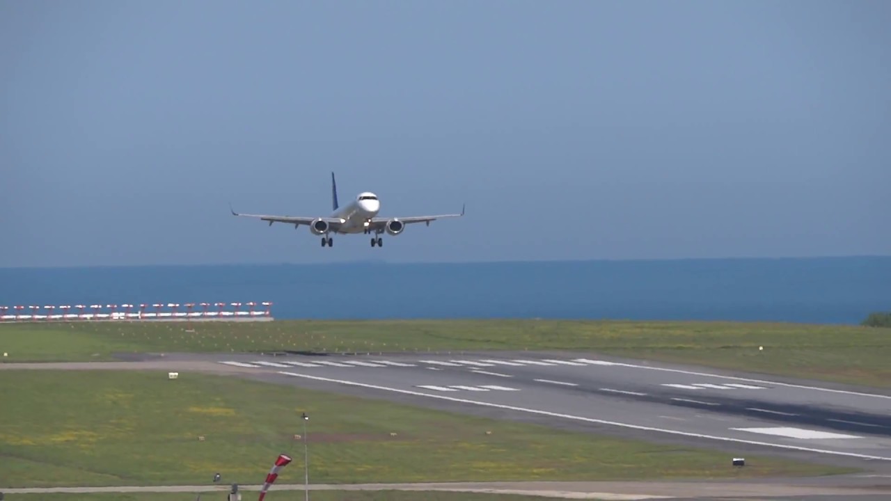 Borajet Embraer E190 TC-YAK Landing Tzx-LTCG Trabzon airport..