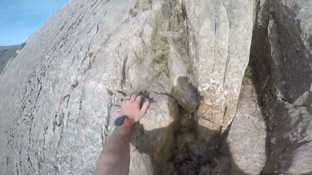 Free solo Chimney Crack, Tryfan Bach