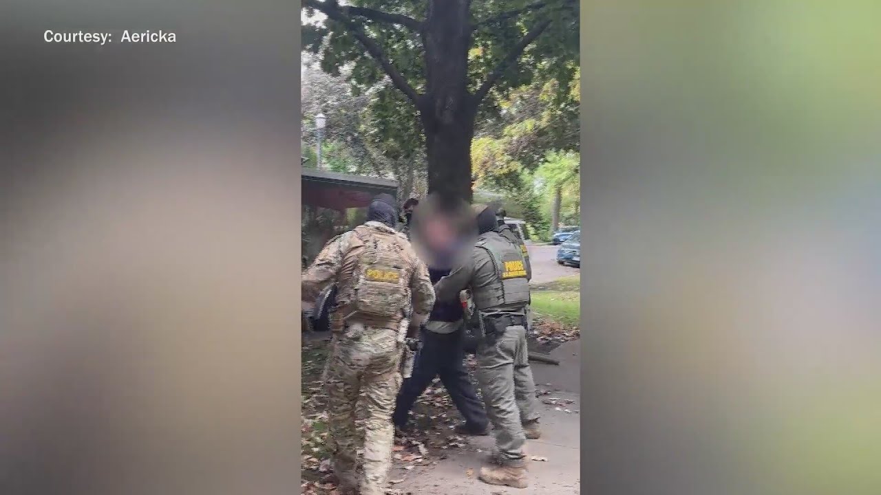 Border Patrol detains landscaper in Evanston, sparking outrage I Immigration Enforcement