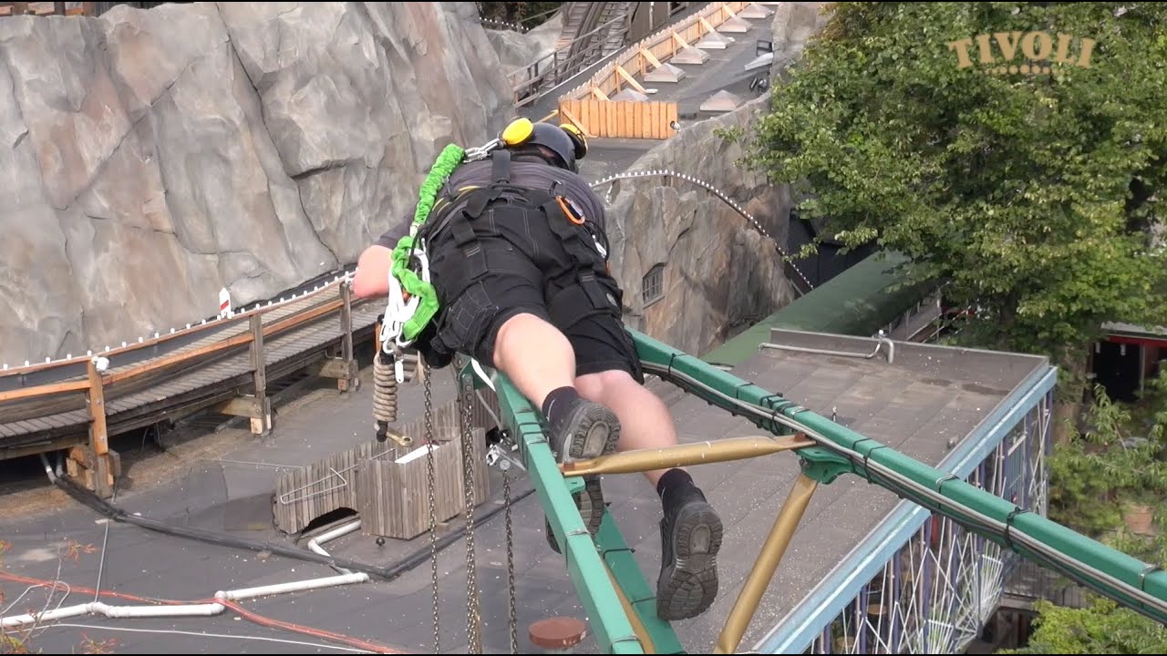 Ikke et job for tøsedrenge: Kravler 80 meter over jorden