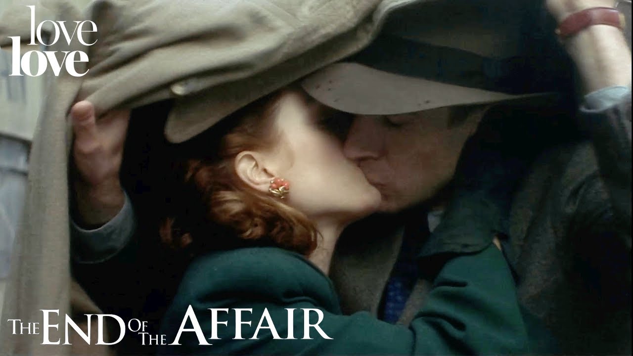 The End of the Affair | Sarah and Maurice Kiss In The Rain | Love Love