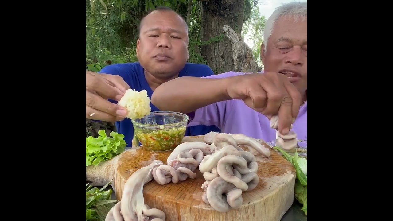 Steamed pork belly is very delicious