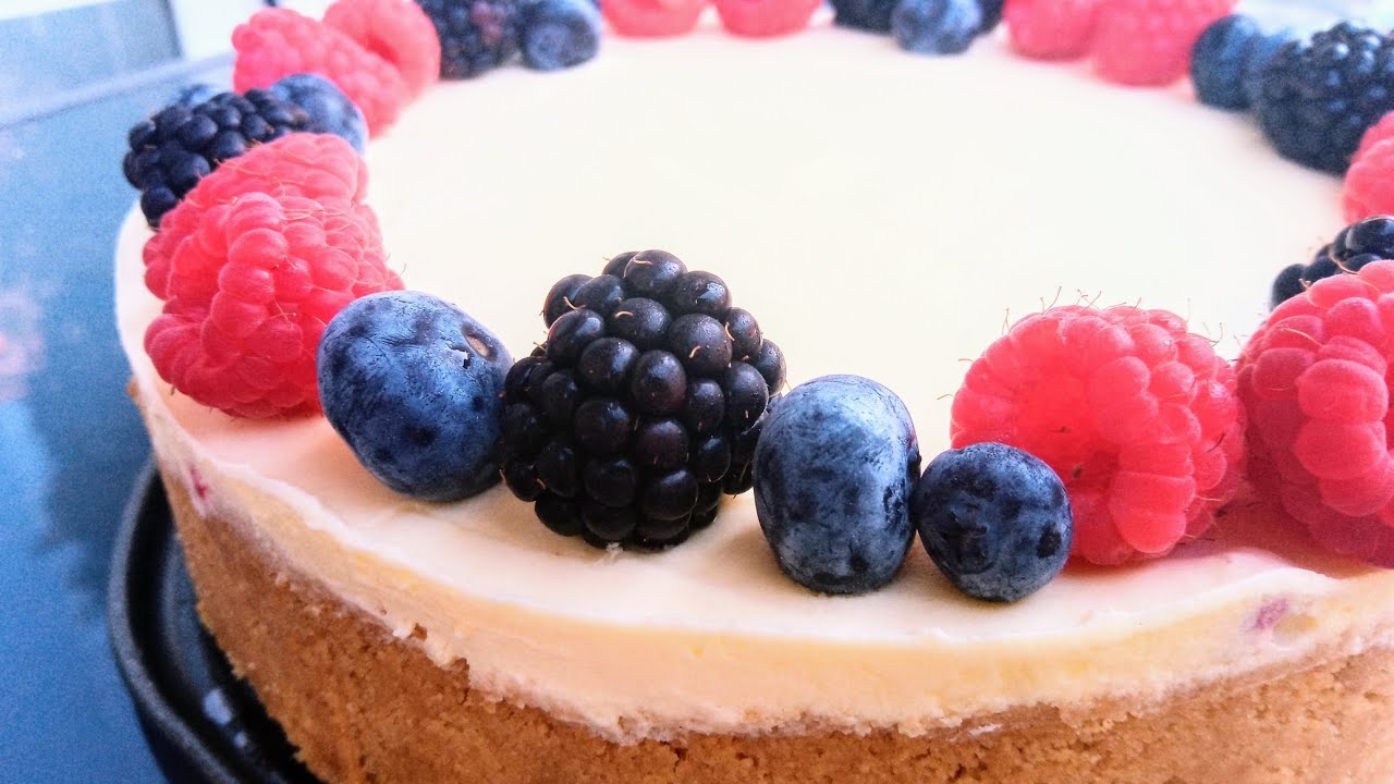 Tiramisù cake con frutti di bosco