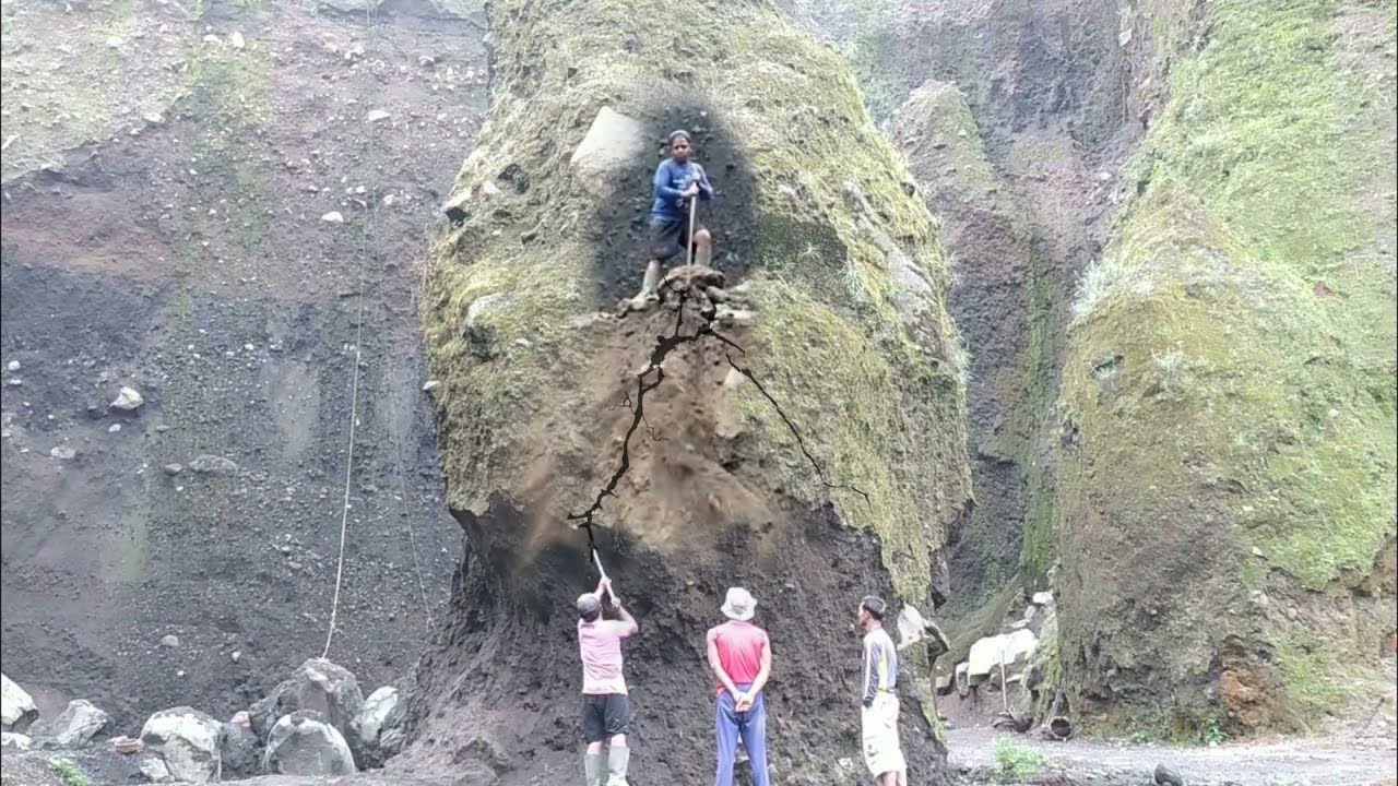 found black sand after the cliff collapsed‼️digging sand is very easy
