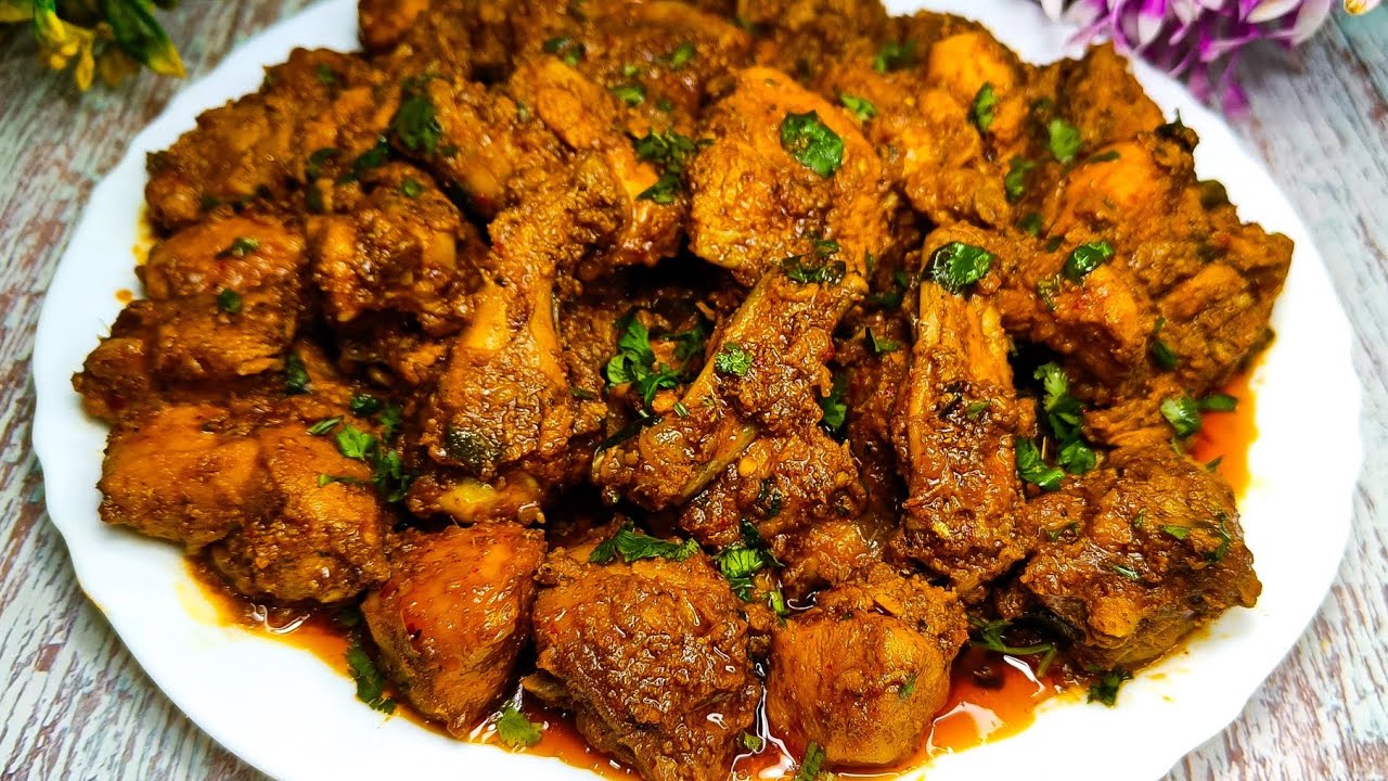 JUICY & SPICY GARLIC CHICKEN ROAST | LEHSUNI BHUNA MURGH | ROASTED CHICKEN | CHICKEN MASALA ROAST |