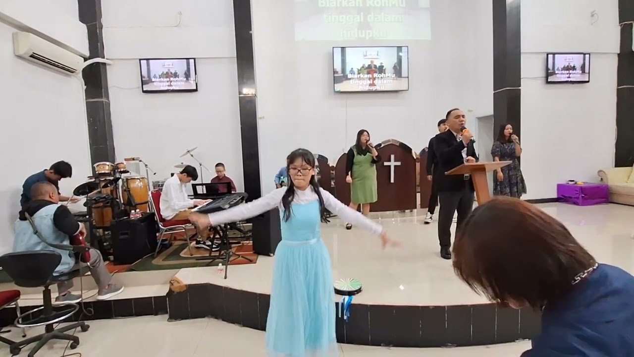 Hanya Dekat Allahku (Indah Bersama-Mu) 3 - Jojo Plays Keyboard and Violin at GPDI Hosana Narada