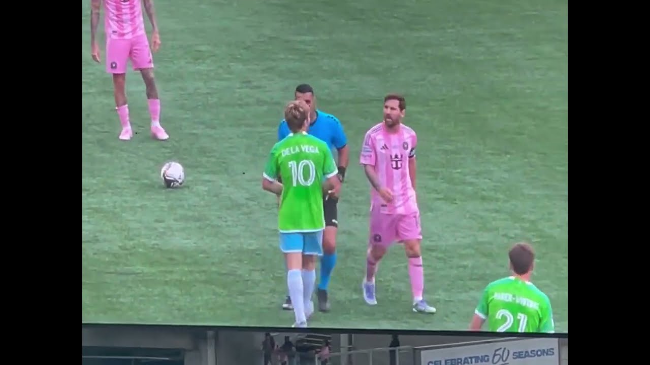 Angry Messi arguing with another Argentinian, Pedro de La Vega former Lanus player. Seattle vs Miami