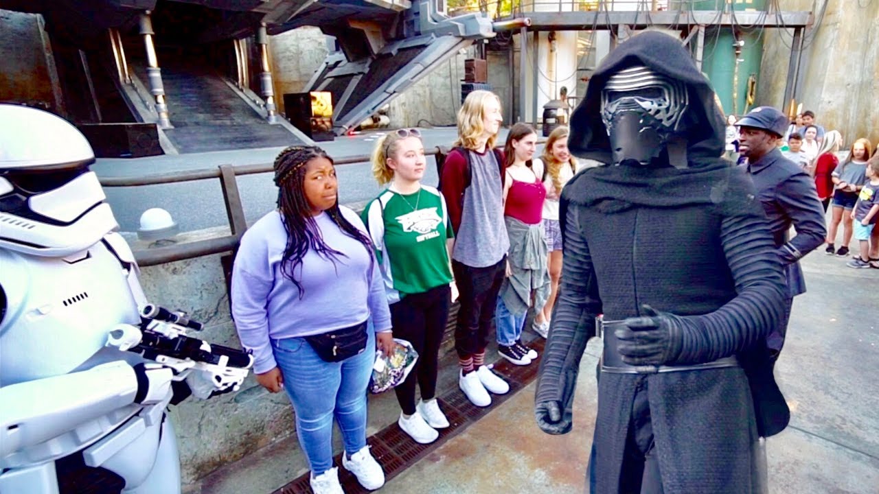 Гости Disney пугаются Кайло Рена и Первого Ордена из «Звёздных войн: Край галактики»