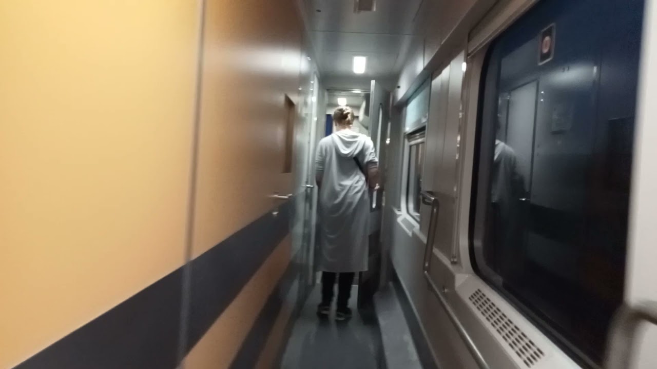 Przejście przez cały pociąg IC 3700 Ślązak