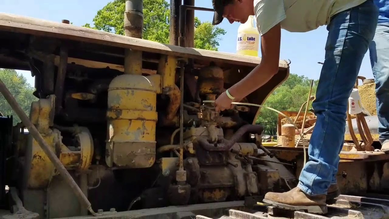 Starting 1951 Caterpillar D8 with pony motor