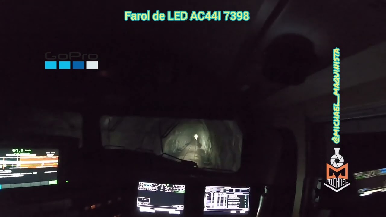 Avaliando o novo farol de LED da locomotiva Wabtec AC44i 7398 dentro do t&uacute;nel, clareia demais!