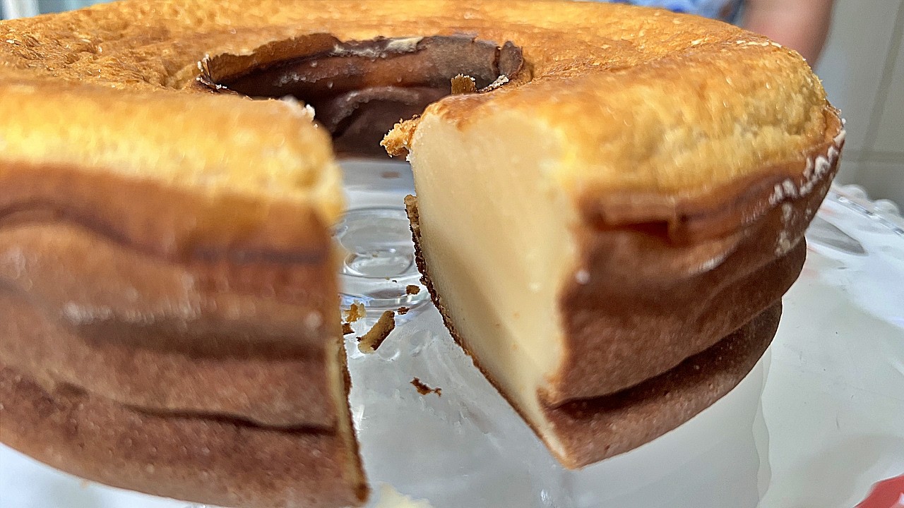 Bolo de Leite - Em 5 minutos você vai fazer esse bolo simples todo no liquidificador e sem fermento!