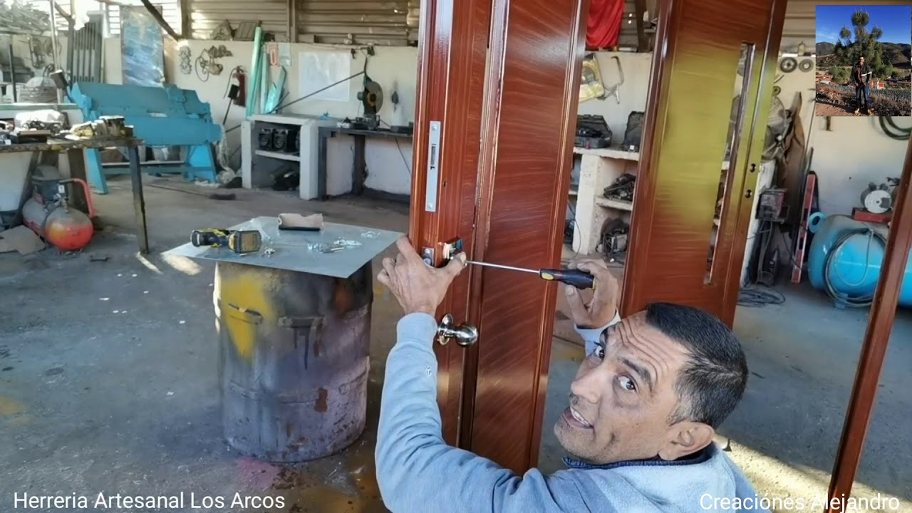 Te muestro como poner la Cerradura residencial en una puerta de herrería cuando abre para afuera