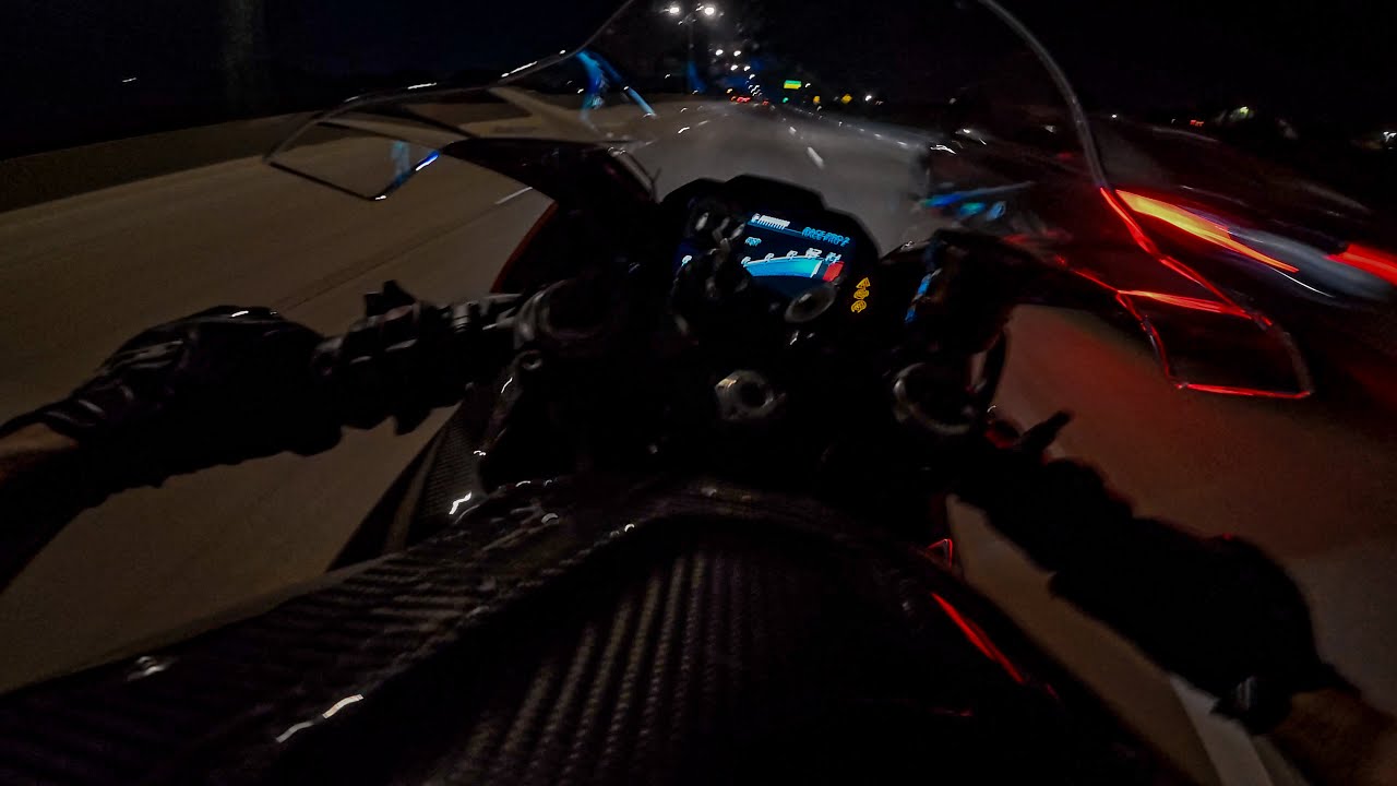 S1000RR FULL THROTTLE IN THE DALLAS  TUNNELS